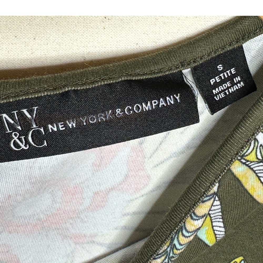 New York & Company Floral Print Fit & Flare Mini Dress size Small Petite Green - Picture 2 of 6